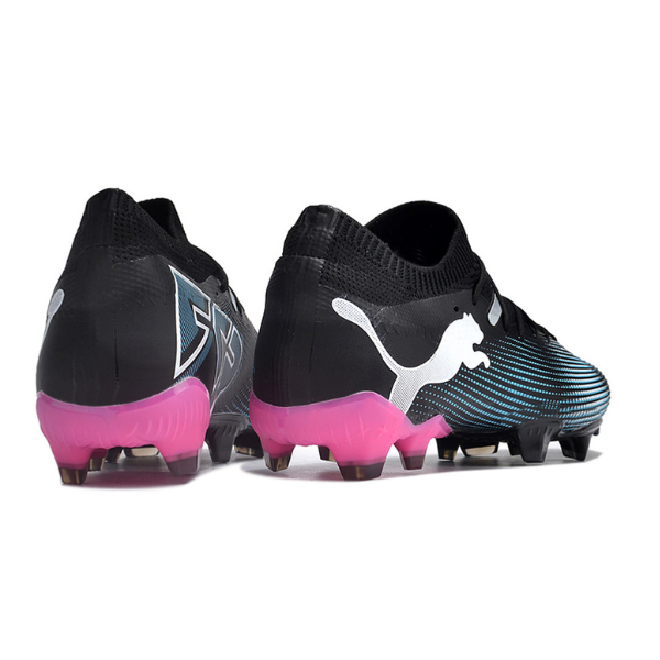 Chuteira Campo Puma Future 7 FG Preta, Azul Claro e Rosa
