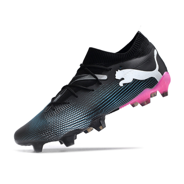 Chuteira Campo Puma Future 7 FG Preta, Azul Claro e Rosa